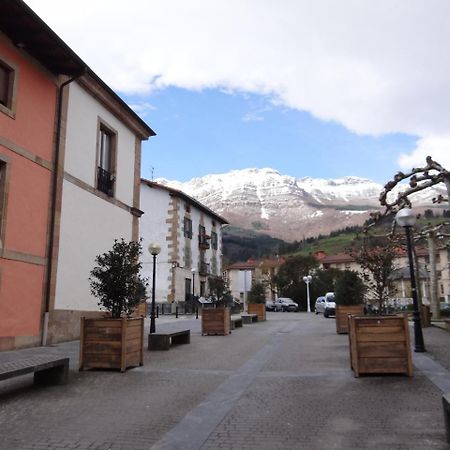 Ostatu Zegama Hotel ภายนอก รูปภาพ