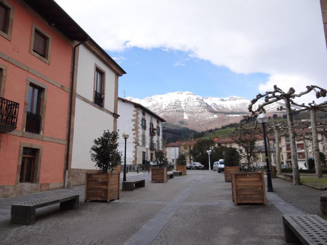 Ostatu Zegama Hotel ภายนอก รูปภาพ